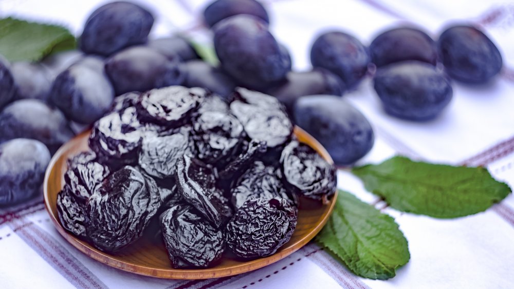 Prunes for hemorrhoid diet